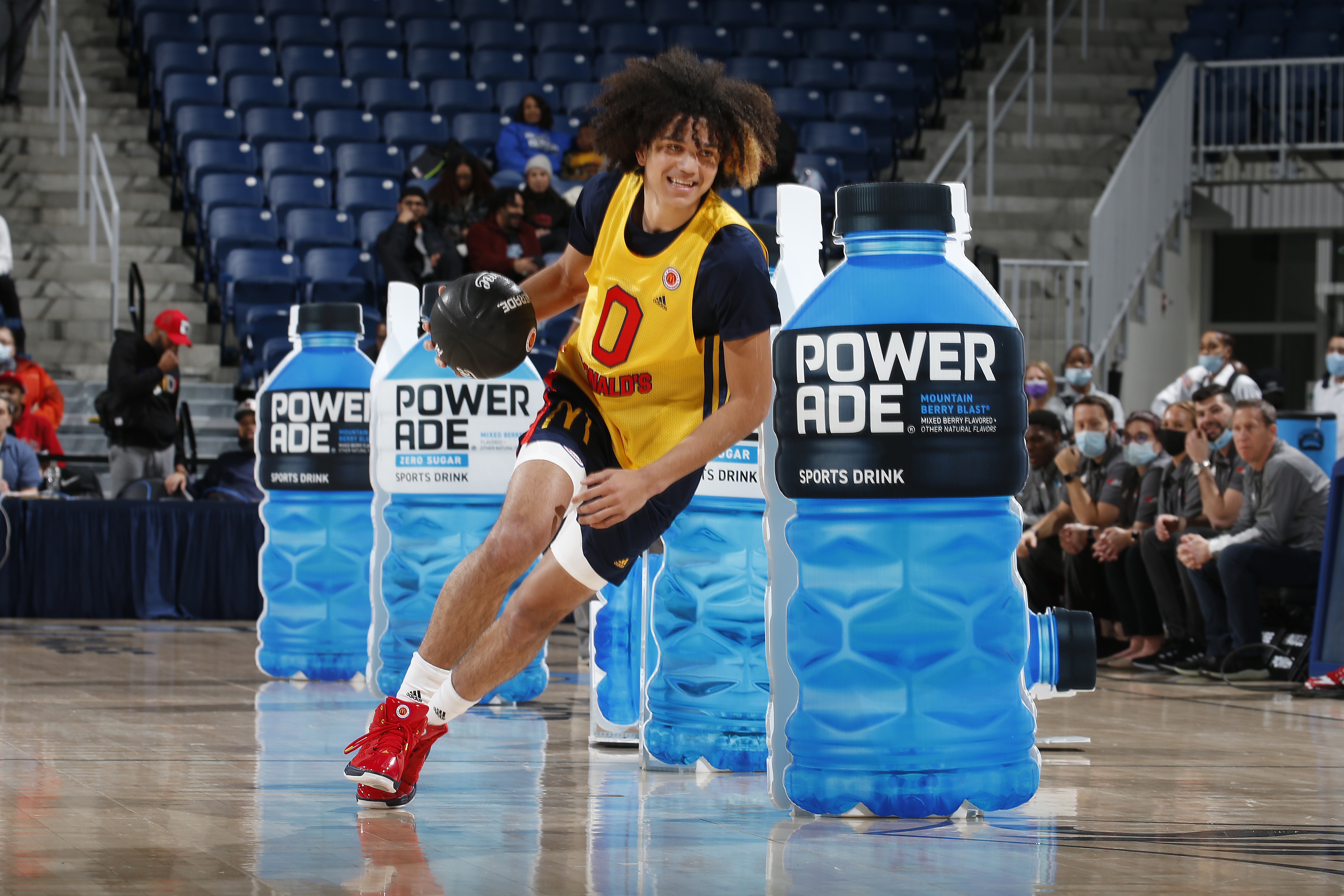 CHICAGO, IL - MARCH 28: McDonalds High School All American Anthony Black competes in the skill competition on March 28, 2022 during the Powerade Jam Fest at the Wintrust Arena. Photo by Brian Spurlock/Icon Sportswire)