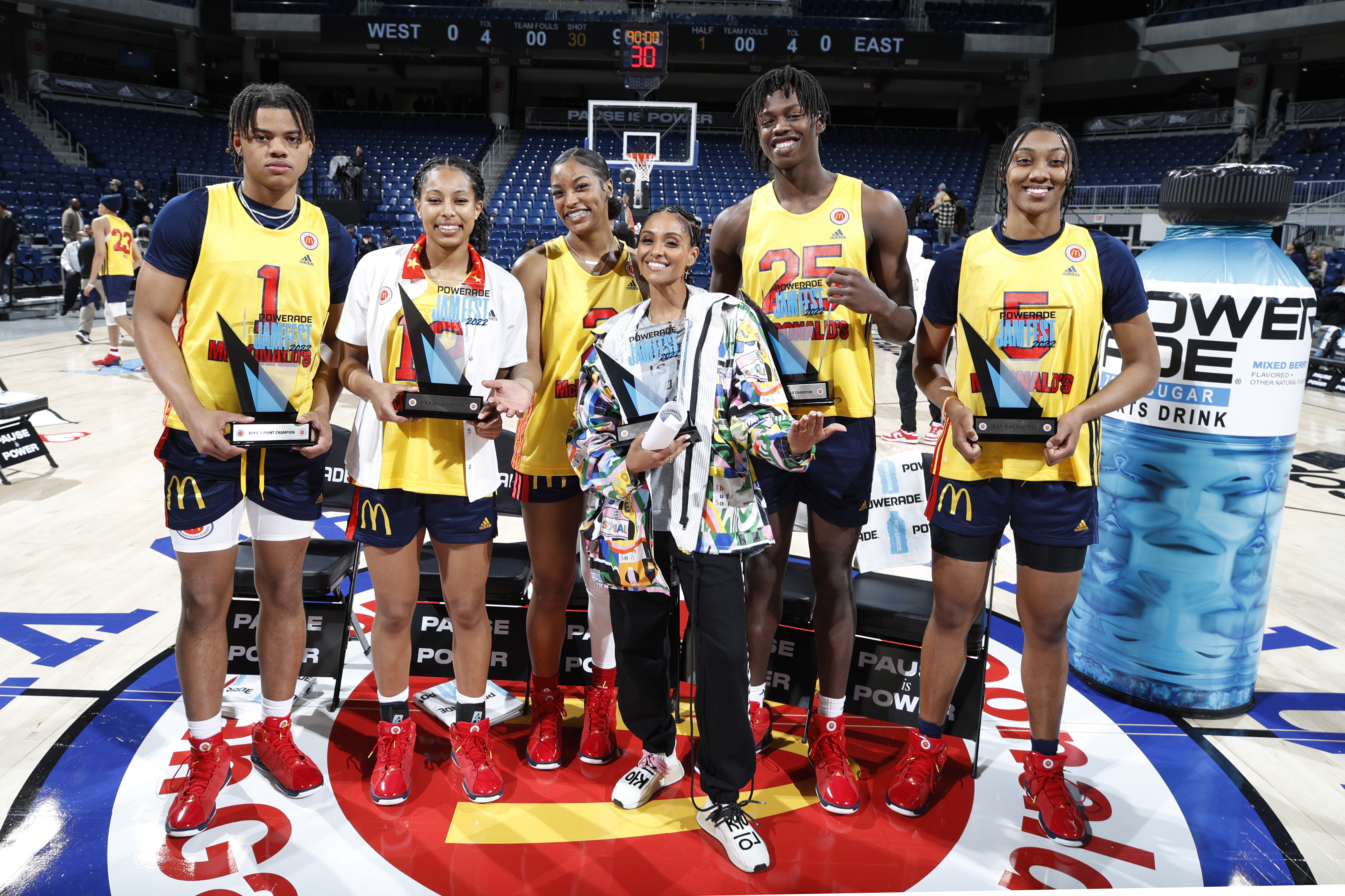 CHICAGO, IL - MARCH 28: McDonalds All Americans from left to right Keyonte George (1) and Indya Nivar (12) and Ashlon Jackson (2) and Mark Mitchell (25) and Ashlyn Watkins (5) are the winners and pose with their trophies after the McDonalds High School All American Jam Fest on March 28, 2022 during the Powerade Jam Fest at the Wintrust Arena. Photo by Brian Spurlock/Icon Sportswire)